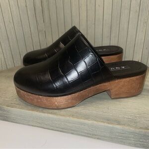 Aqua Black Croc-Patterned Mules with Brown Sole Made in Brazil 6B
